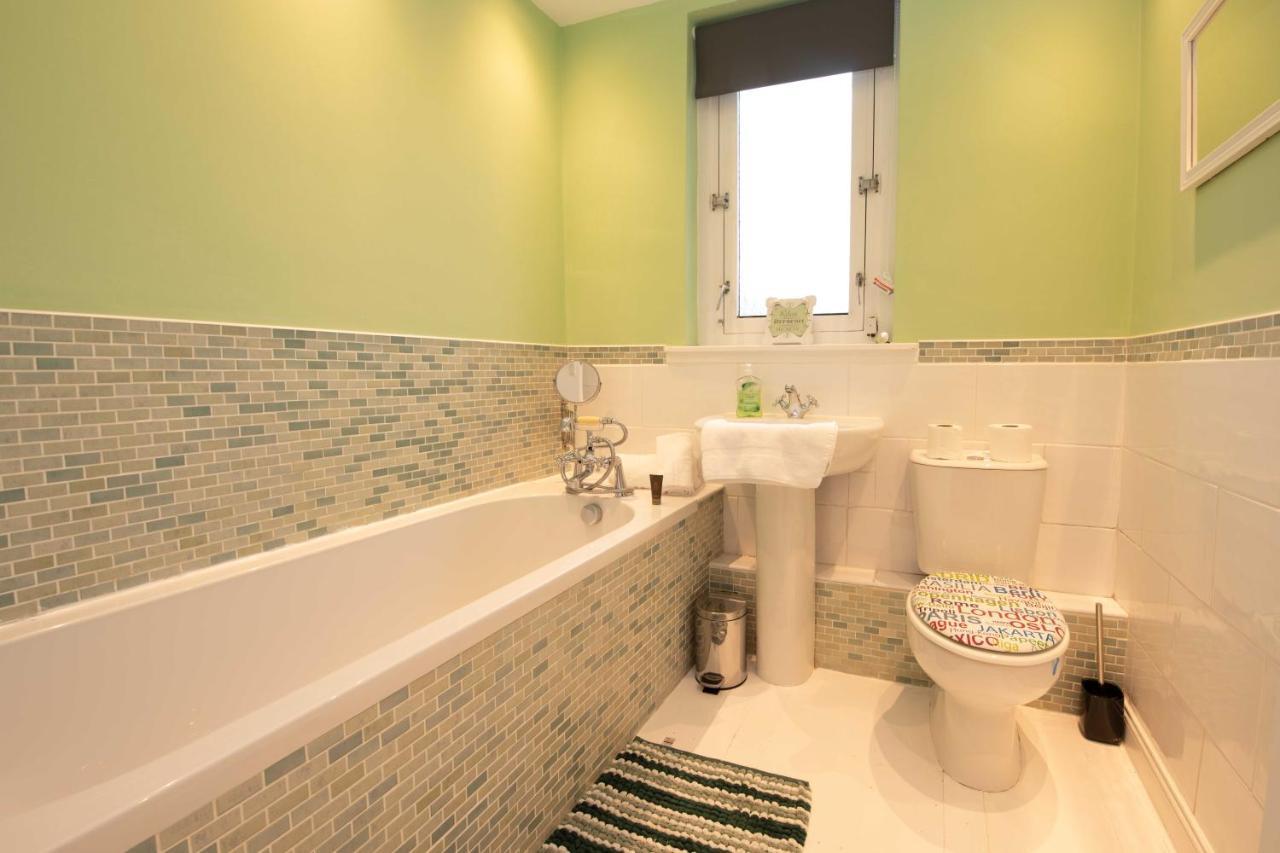 Premier - Chapel Apartment With Driveway! Cleland Bagian luar foto