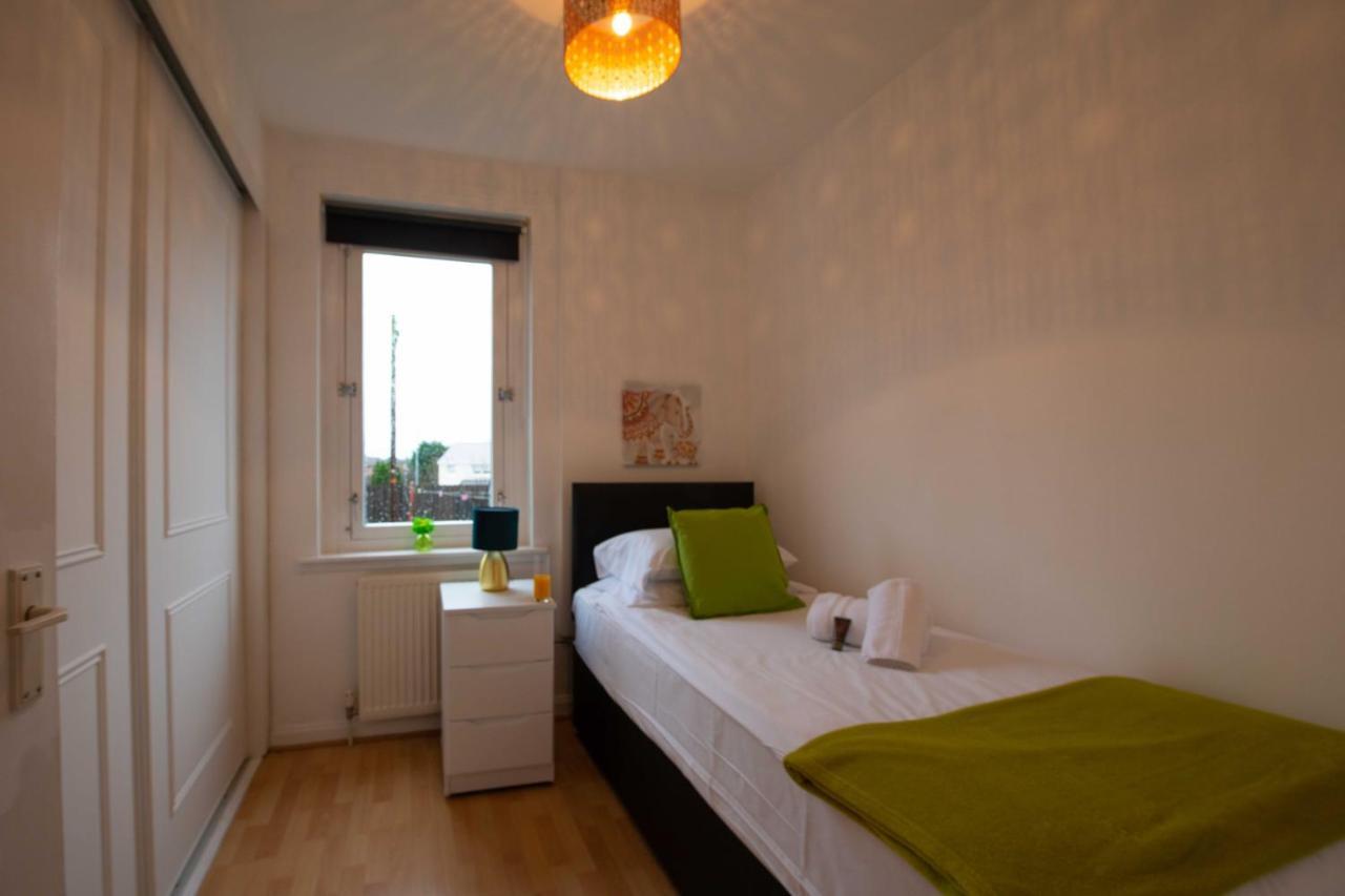 Premier - Chapel Apartment With Driveway! Cleland Bagian luar foto